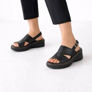 Born Vintage Black Leather Wedge Sandals Women’s Size 7